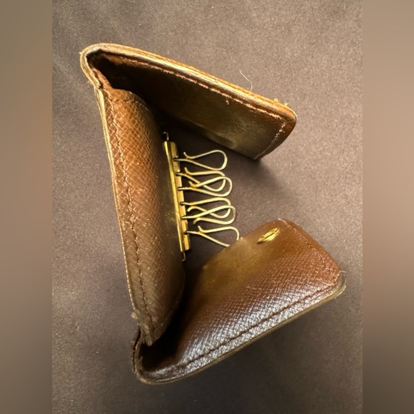 Louis Vuitton Damier Ebene 6 Key Case Holder - Picture 7 of 10